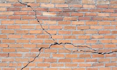 horizontal crack in foundation
